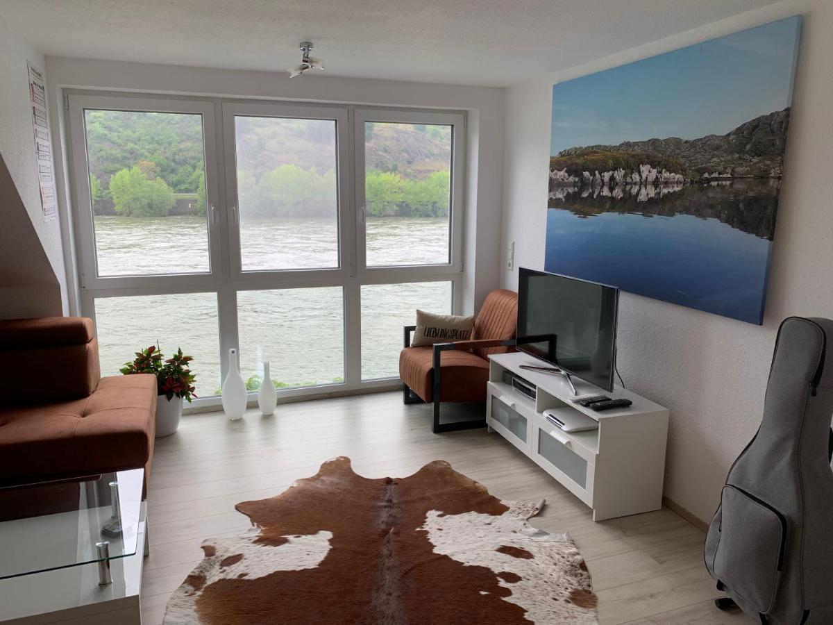 Grosse Wohnung Mit Rheinblick บอพพาร์ด ภายนอก รูปภาพ